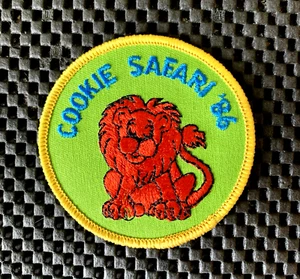 COOKIE SAFARI '86 EMBROIDERED SEW ON PATCH GIRL SCOUTS OF AMERICA 3" NOS - Picture 1 of 2