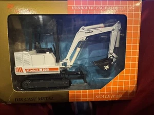 1/25 Bobcat Hydraulic Excavator 225 DieCast Melroe New in the Box - Picture 1 of 6