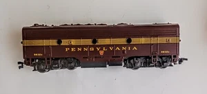 ATHEARN HO SCALE PENSYLVANIA 9832B DIESEL LOCOMOTIVE - Picture 1 of 4