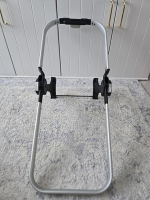 Brand new Bugaboo donkey 3 & 5  carrycot bassinet / seat frame  - Image 1 of 4
