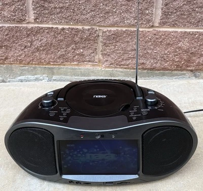 Sintonizador de TV con pantalla LCD de 7" Naxa Boombox Radio AM/FM CD DVD NDL-256 Foto 1 de 4