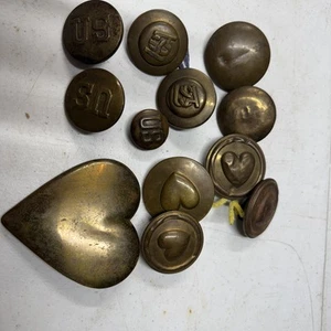 Antique - CIVIL WAR Era - Pair of Brass Heart Shaped Horse Bridle Rosettes - Picture 1 of 7