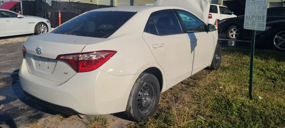 2019 toyota corolla trunk lid - Image 1 of 3