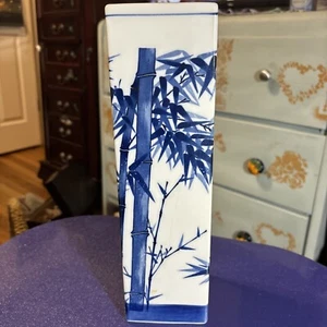 Japanisches blau und weiß Bambus bemaltes Porzellan 11 Zoll hoch 3 Zoll breit quadratisch - Bild 1 von 6
