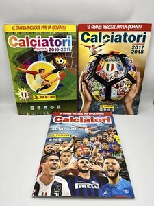 Calciatori Panini 2016 - 2019 3x Album di figurine Completi - Picture 1 of 13