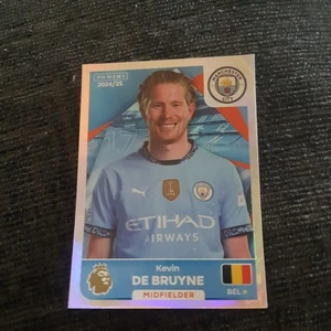 💥2025 Pegatina Panini Premier League Kevin De Bruyne #420 Manchester City  - Imagen 1 de 2