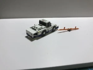 1:200 Airport Ground Handling All Nippon Airways Tractor Komatsu 500 Trailer - Bild 1 von 5