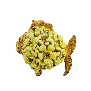 Vintage Samsan Co Fish Brooch Gold Tone Cream Enamel Rhinestone Whimsical Signed - Bild 1 von 13