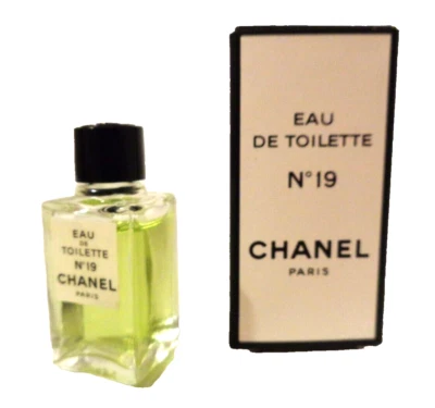 EDT Chanel N° 19 in OVP PARIS aus Sammlung 4,5 ml Mini Flacon 80% eau de toil. - Bild 1 von 4