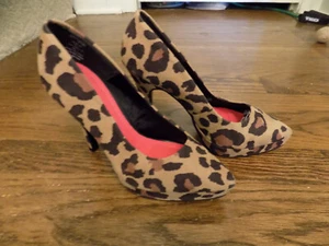 DIVIDED BY H&M Sexy Spotted Leopard Faux Suede Platform 4.5" High Heels sz 7 EUC - Picture 1 of 8