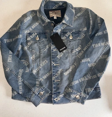 Nueva CHAQUETA DENIM TRUE RELIGION Estampado Completo Logo Mujer’s Talla Mediana Foto 1 de 4