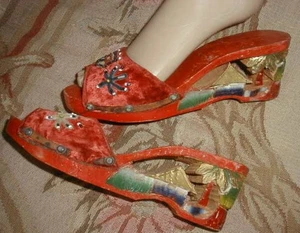 Vintage 1940's Hand Carved Wood Wedge Heel Sandals WWII Philippines 7 - 7 1/2 - Picture 1 of 9