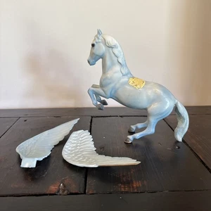 Juguetes Breyer 1999 “Pegasus II” azul claro R Us tamaño clásico ver descripción - Imagen 1 de 6