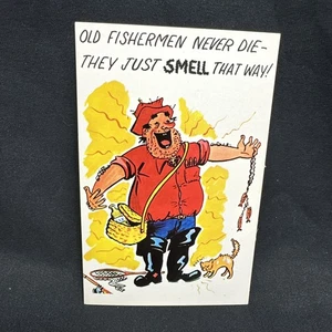 Cartolina Uomo Pesce Gatto Vecchi Pescatori Non Muoiono Mai Odorano Solo Così Umorismo - Foto 1 di 2