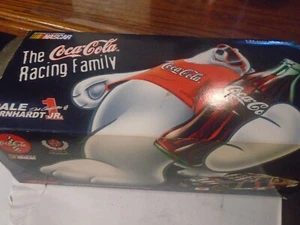 Action Collectables La Famiglia Racing Coca-Cola #1 Dale Earnhardt, Scala 1/24 - Foto 1 di 11