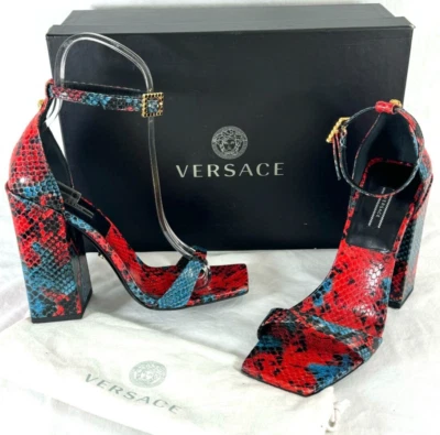 Sandalias de tacón de cuero de serpiente VERSACE Medusa rojas azules en relieve con cuña 38 8 EE. UU. Foto 1 de 4