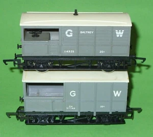 Tri-ang & Hornby / R.124 & R.018 GW Toad Brake Vans x2 - Picture 1 of 8