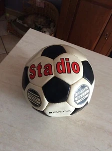 Rarissimo pallone da calcio mondo stadio anni 80 da collezione  - Foto 1 di 2
