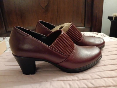 Tornozelo feminino Clarks Bendables 7M couro marrom marón - Imagem 1 de 4