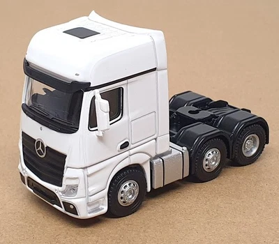 Oxford Diecast 1/76 Scale 76WHMERCAB - Mercedes Actros Truck Cab - White - Image 1 of 4