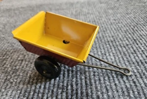 Remolque tractor de escalada brillante Marx juguete litográfico de hojalata rojo y amarillo de colección años 50 - Imagen 1 de 8