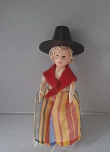 7 CM Vintage 1970s Gallese Bambola IN Nazionale Costume Codice S0925/3 - Picture 1 of 2
