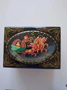 Lacquer Russian Palekh Trinket /Box /Casket Vintage 2.3/4"x 2"x 1", new - Picture 1 of 3