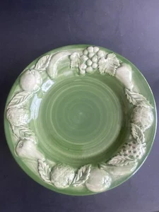 Bordallo Pinheiro green Fruits 8 1/2”plate pottery Hand Built Majolica Portugal - Imagen 1 de 4