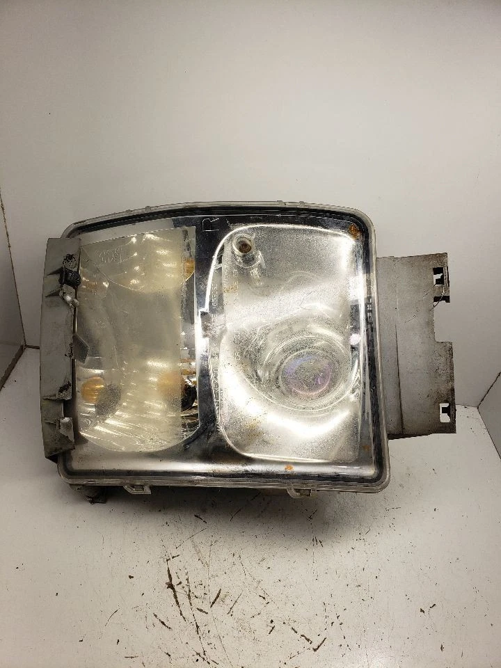 Passenger Right Headlight Halogen Fits 05-11 STS 1323756 - Image 1 of 4
