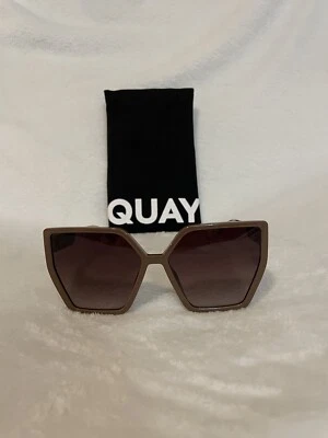 Ojo de gato degradado del vestíbulo del hotel Quay Foto 1 de 3