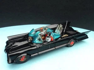 CORGI BATMOBILE WITH RED BAT HUBS, 267; 1966 - ORIGINAL BATMAN + ROBIN FIGURES - Picture 1 of 14
