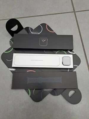 Apple Watch Series 6 Nike 40mm Gps+Cel Grigio Siderale Alluminio - Immagine 1 di 4