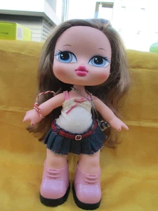 NICE VERY PRETTY BRATZ BIG BABY DOLL WEARING ORIGINAL OUTFIT, SHOES & HER BOTTLE - Bild 1 von 8