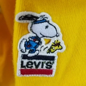 LEVI'S x PEANUTS T-Shirt Snoopy Jogging Football Yellow Blue White Men's M EUC * - Picture 1 of 11
