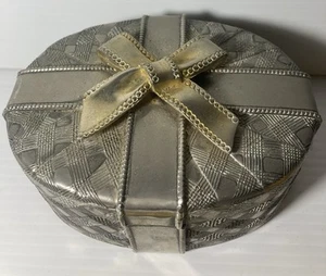 Oval Vintage Godinger Vanity Box Vintage Silver Plated With Gold Bow Collectable - Picture 1 of 6
