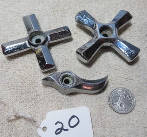 3  Vintage Water Faucet / Steam Valve Handles / Knobs Steampunk / Industrial - Afbeelding 1 van 3