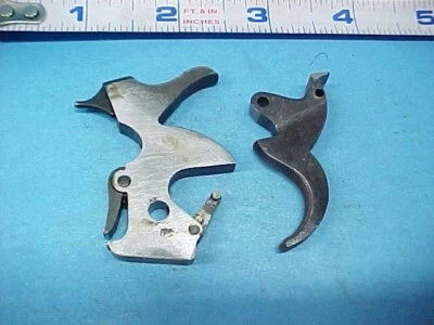 S&W?  Colt?  Disparador y martillo de revólver desconocido Foto 1 de 4