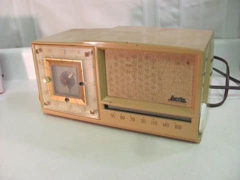 Vintage Arvin Clock AM Radio Telechron Movement - Peach Beige - Columbus, IN Cover