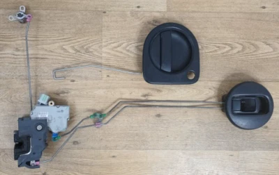 Nissan Cabstar F24 Mk3 2008 Driver Door Lock & Handles 805523Y51B - Image 1 of 4