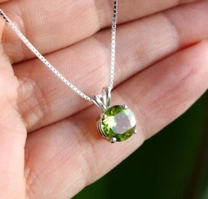 7 or 8mm Round Faceted Peridot Sterling Silver Pendant Necklace Gift Boxed Gemst - Picture 1 of 4