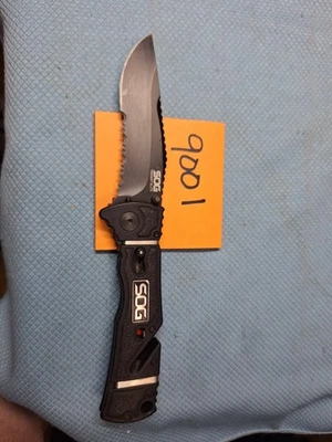 1 SOG TRIDENT ELITE    combo     EXCELLENT   Lot 9001 - Image 1 of 3