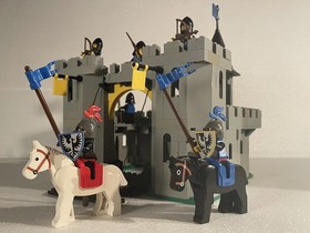 Lego 6074 Black Falcon's Fortress and Lego 6030 Black Falcon's Catapult