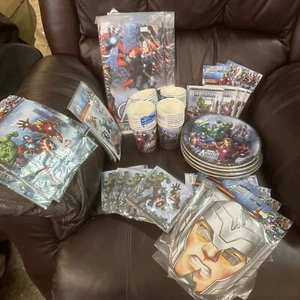 Marvel Avengers Party Pack - Plates, Napkins, Tablecloth, Invitations +++ NOS!!! - Picture 1 of 12