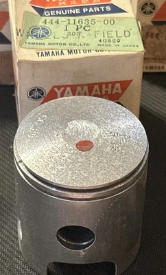 NOS 1974-75 YAMAHA DT125 (1º O/S) PISTÃO # 444-11635-00-00 - Imagem 1 de 2