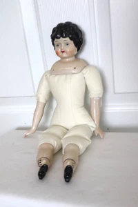 Vintage Puppe mit Porzellankopf, Händen, Füßen/Stoffkörper schwarz bemalte Haare - Bild 1 von 8