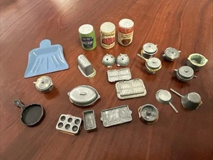 29 STCK. LOT Vintage Miniatur Metall Töpfe Pfannen Backformen Puppenhaus Kinder Pfanne - Bild 1 von 11
