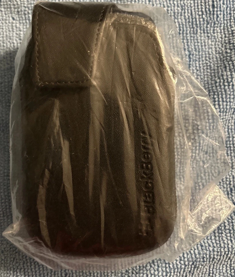 Genuine Blackberry Leather Holster Pouch Case, Magnetic Flap, Swiv Belt Clip NEW - Image 1 of 4