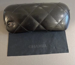 Chanel Sonnenbrille schwarz gesteppt Hartleder Etui & Tuch gebraucht authentisch - Bild 1 von 17