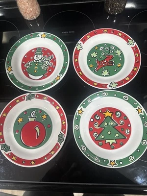 Juego de 4 platos de postre de ensalada Gibson Designs Everyday Christmas Treasures Foto 1 de 4