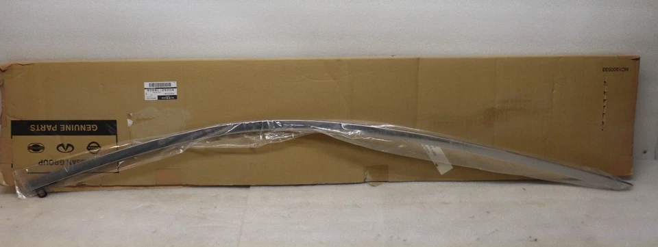 2012-2013 Infiniti M35h M37 M56 2014-2019 Q70 MOULDING Front RIGHT Door SASH - Image 1 of 4